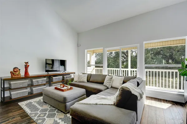 $2,250 | 1818 South Lakeshore Boulevard, Unit 30, Austin, TX 78741