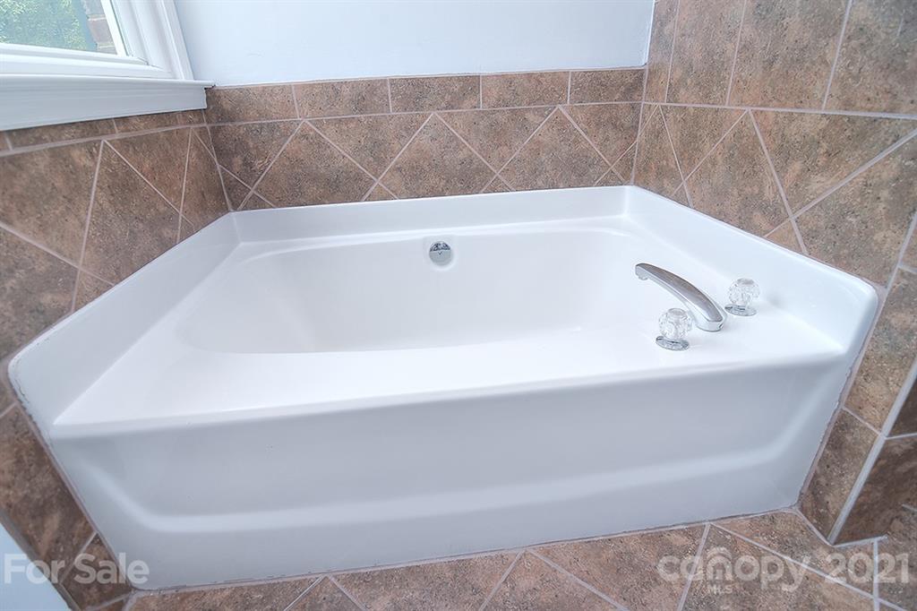 4306 Atkinson Way Monroe, NC 28110 - Photo 25 of 31 a bathroom with a bathtub