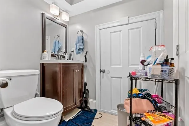 a very nice looking room with a mirror