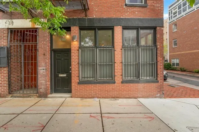 a view of entrance front of the house