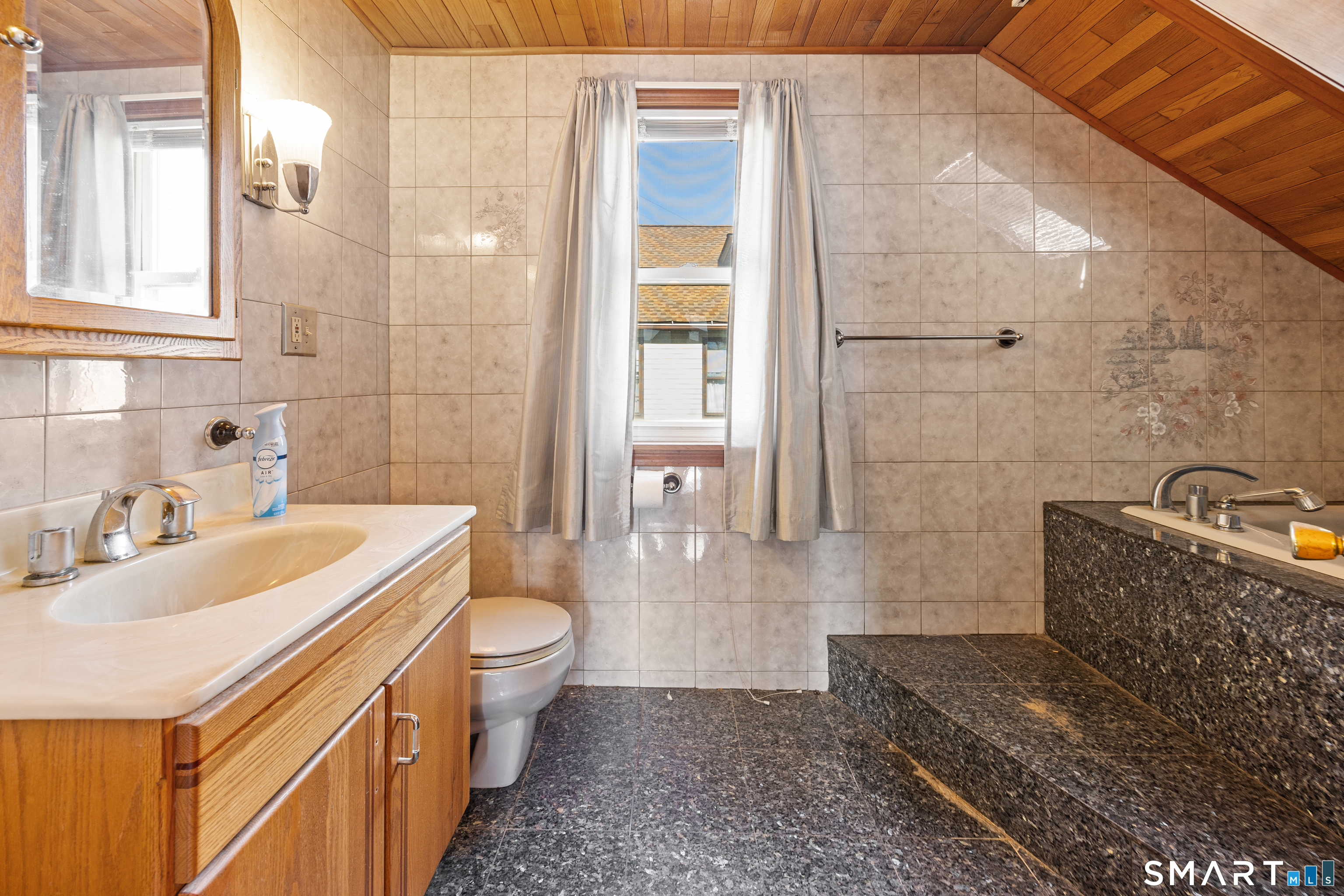 88 Cynthia Street Waterbury, CT 06708 - Photo 25 of 32