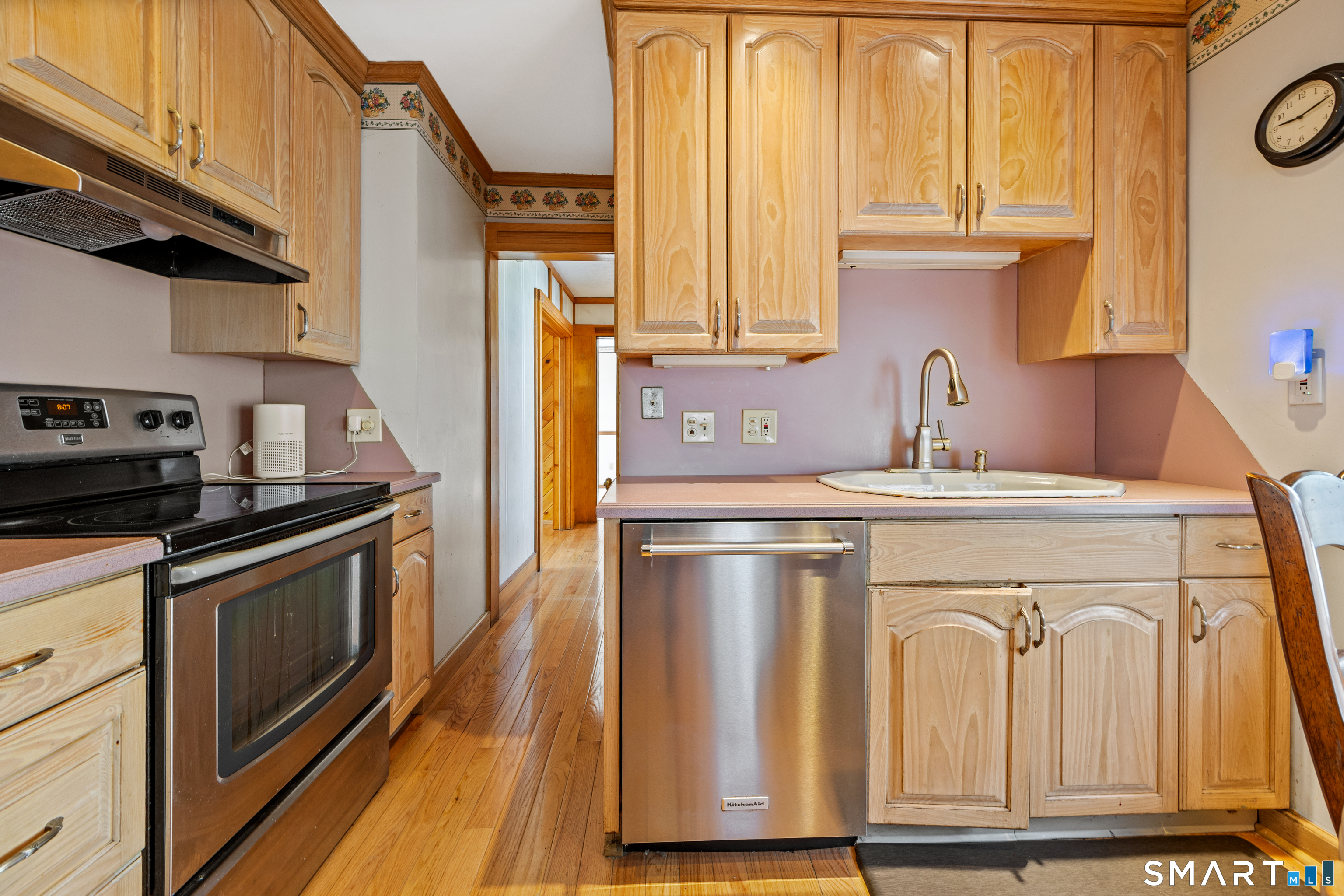 88 Cynthia Street Waterbury, CT 06708 - Photo 3 of 32