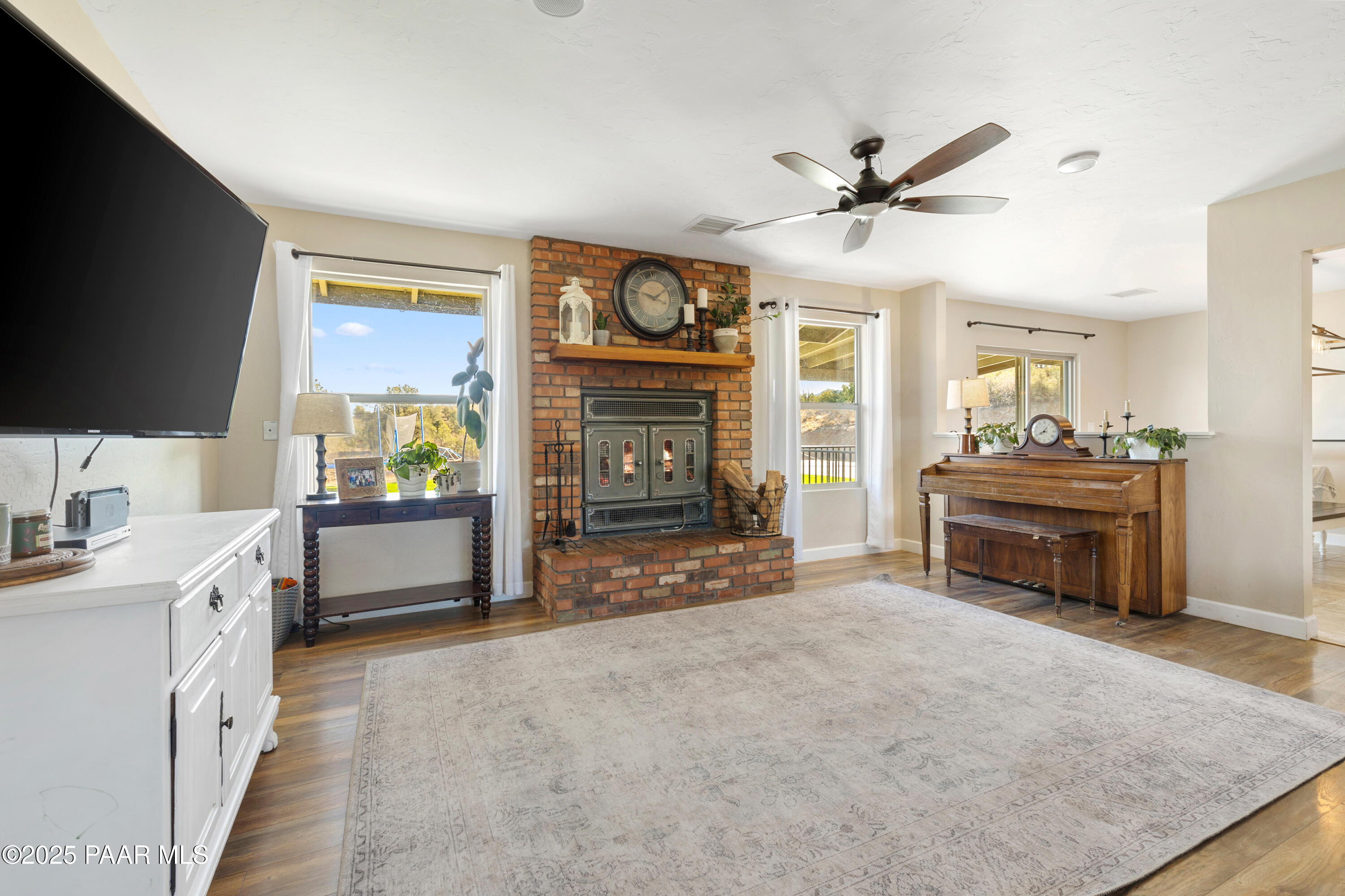 4985 Dome Road Prescott, AZ 86305 - Photo 3 of 38 03-Living Room