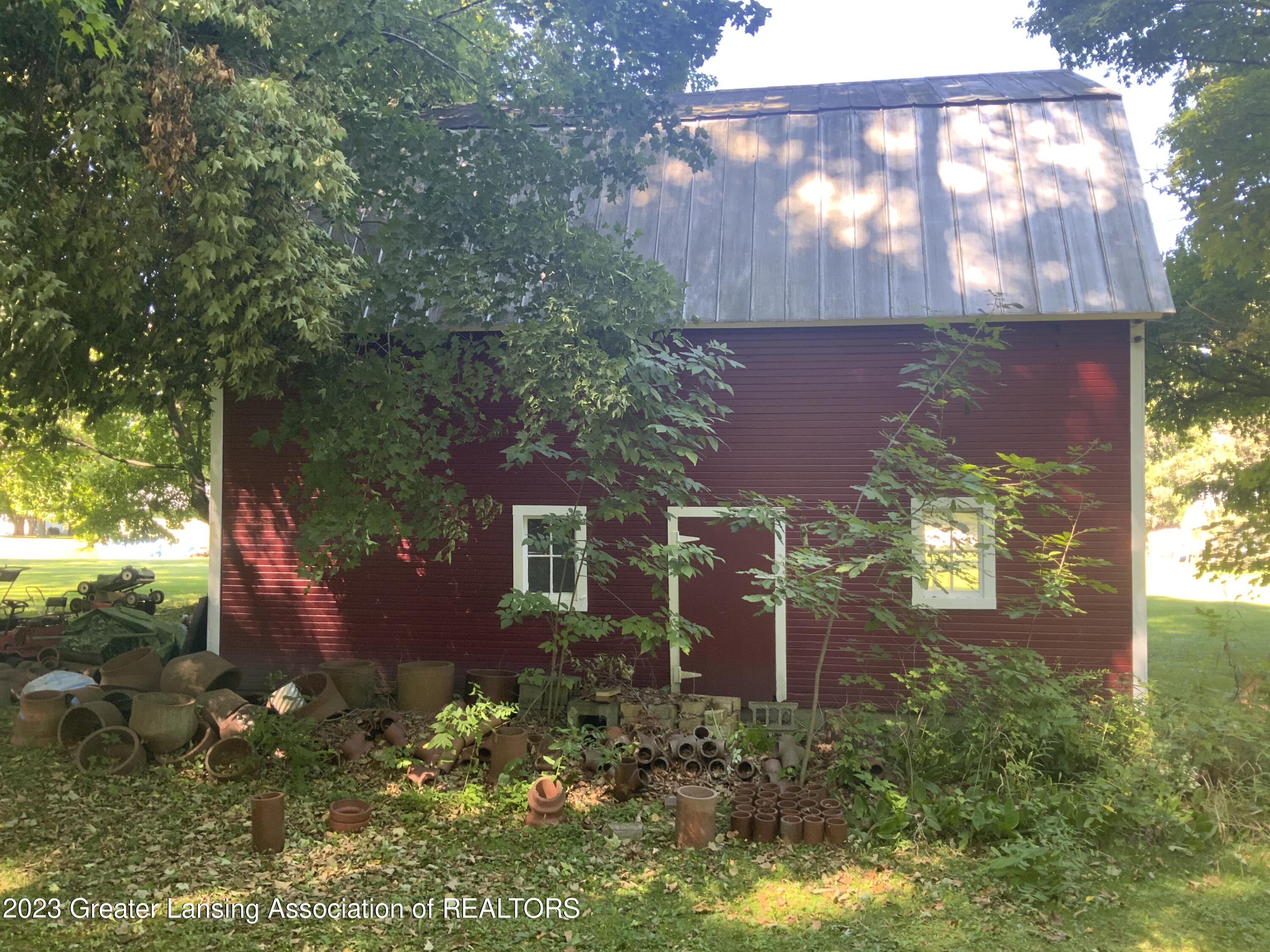 4945 Wilcox Road Holt, MI 48842 - Photo 7 of 44 Barn
