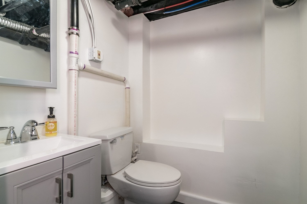 379 Roosevelt Avenue Springfield, MA 01118 - Photo 30 of 32