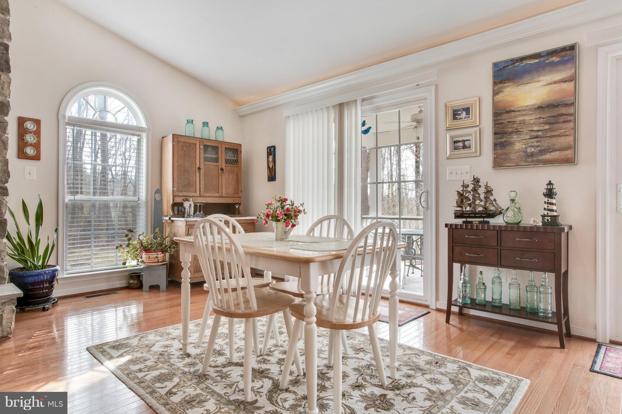 1589 Courthouse Road Catlett, VA 20119 - Photo 7 of 30 Breakfast Area off Gourmet Kitchen