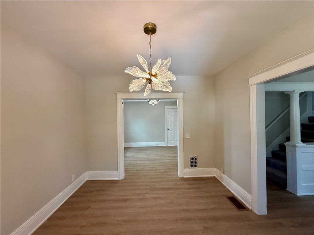 171 Cedarwood Terrace Rochester, NY 14609 - Photo 4 of 29 Look up so you don't miss this lovely fixture.
