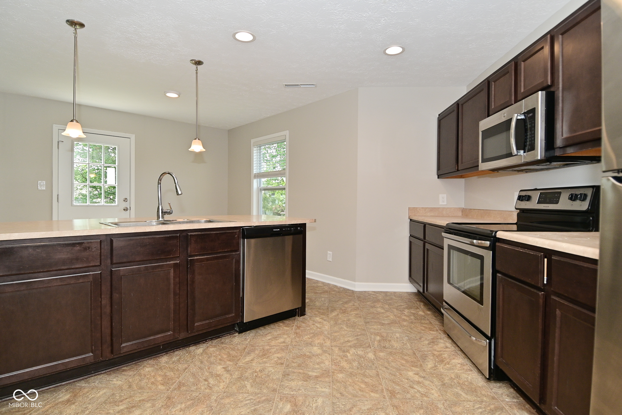 8354 Fieldfare Way Indianapolis, IN 46237 - Photo 14 of 34