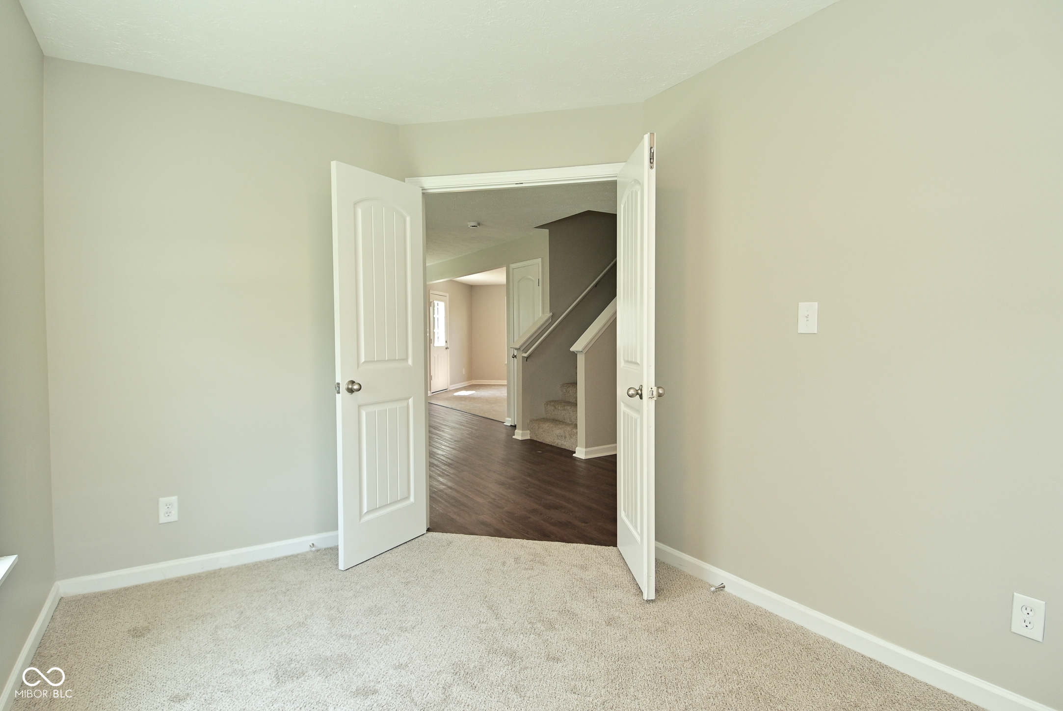 8354 Fieldfare Way Indianapolis, IN 46237 - Photo 5 of 34