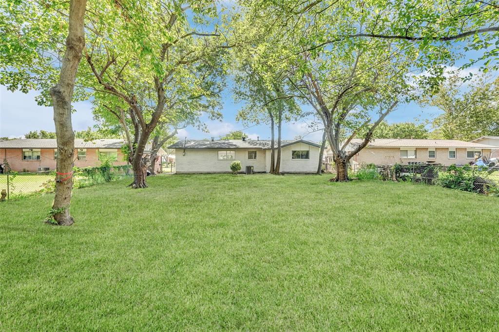 1507 East Lovers Lane Arlington, TX 76010 - Photo 17 of 18 a view of a park with large trees