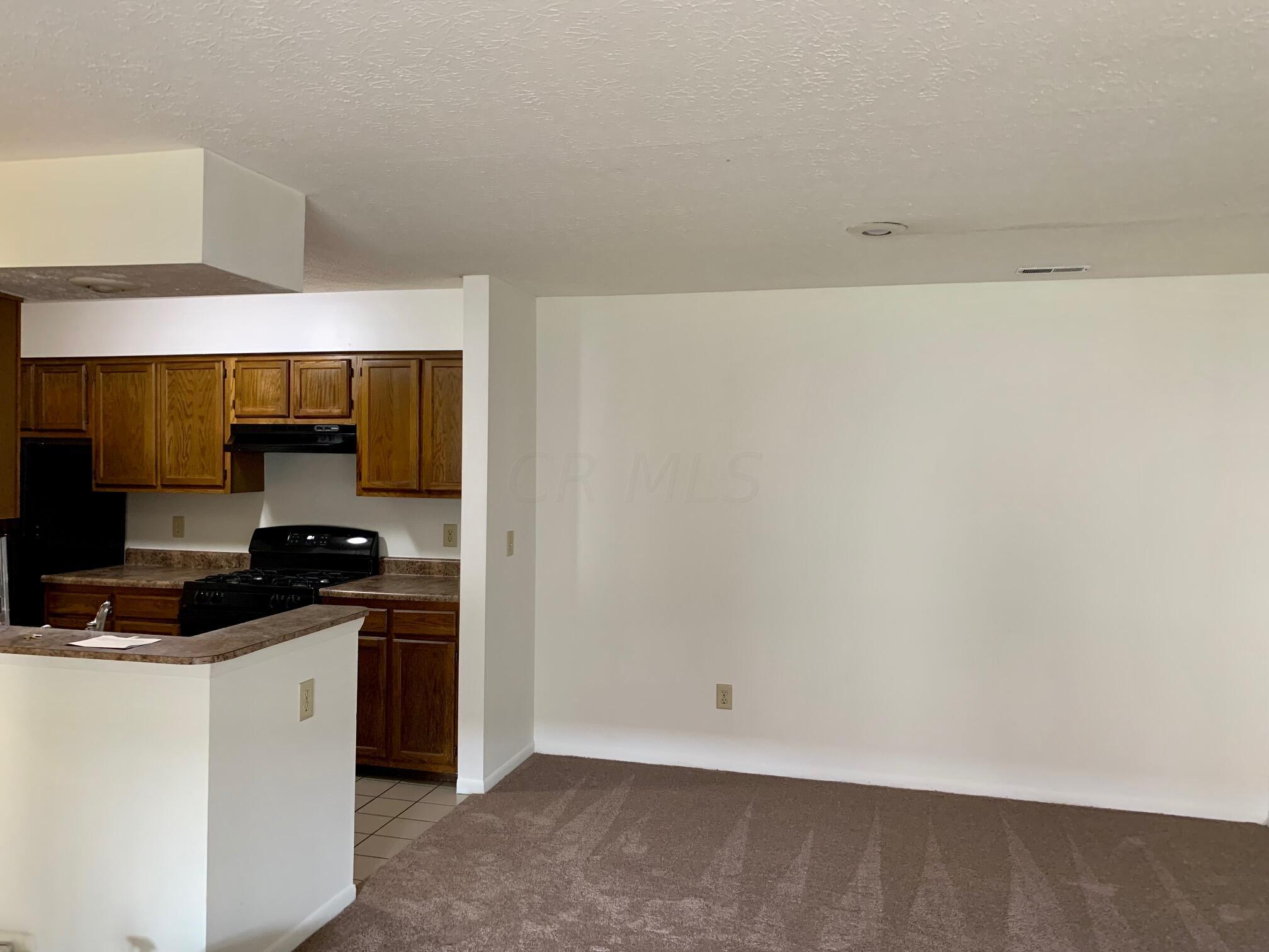 2295 Hedgerow Road, Unit 2295B Columbus, OH 43220 - Photo 7 of 23 IMG_1815