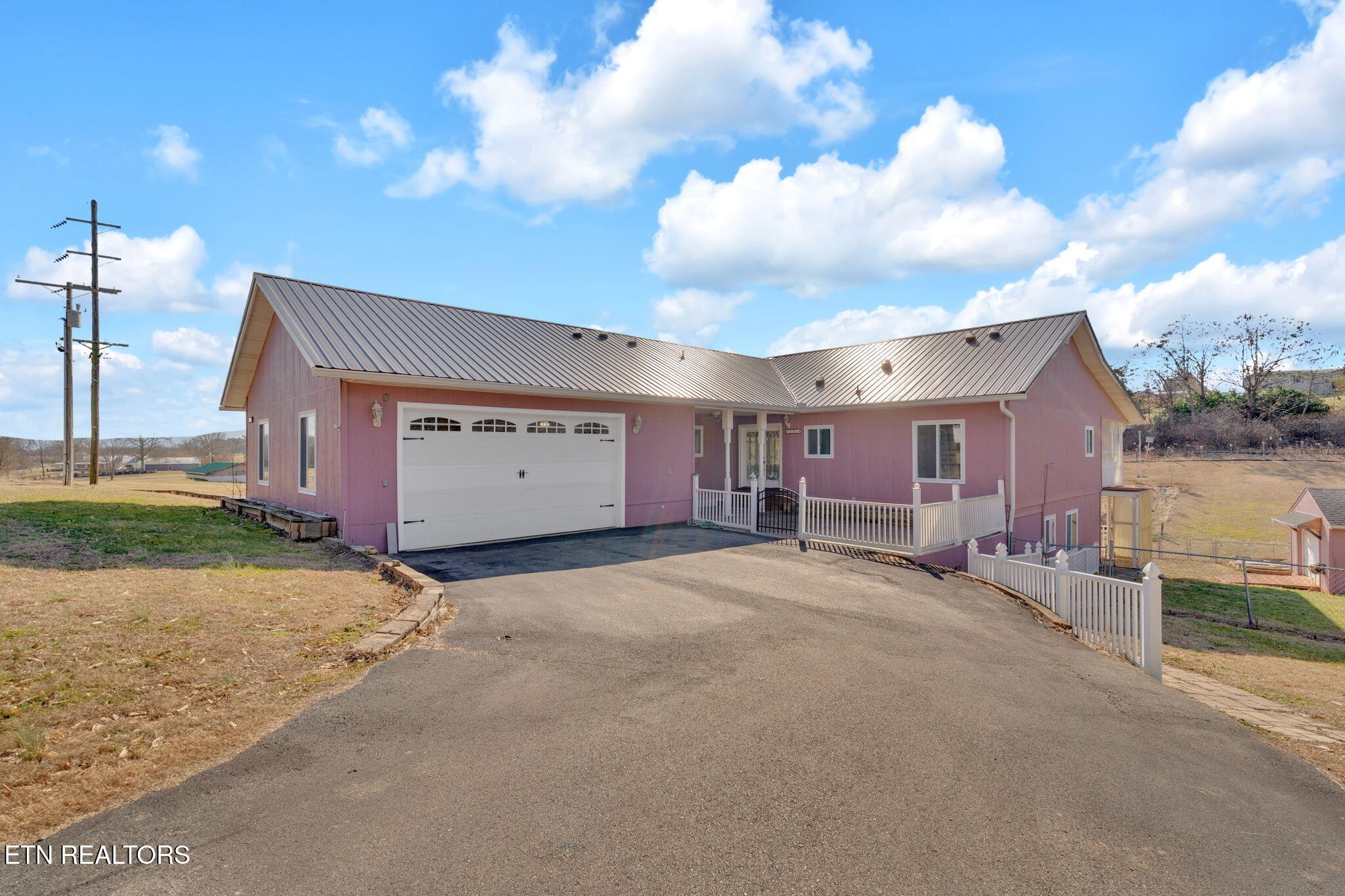 731 Sam Martin Road Dandridge, TN 37725 - Photo 3 of 60 Gallery Image 3