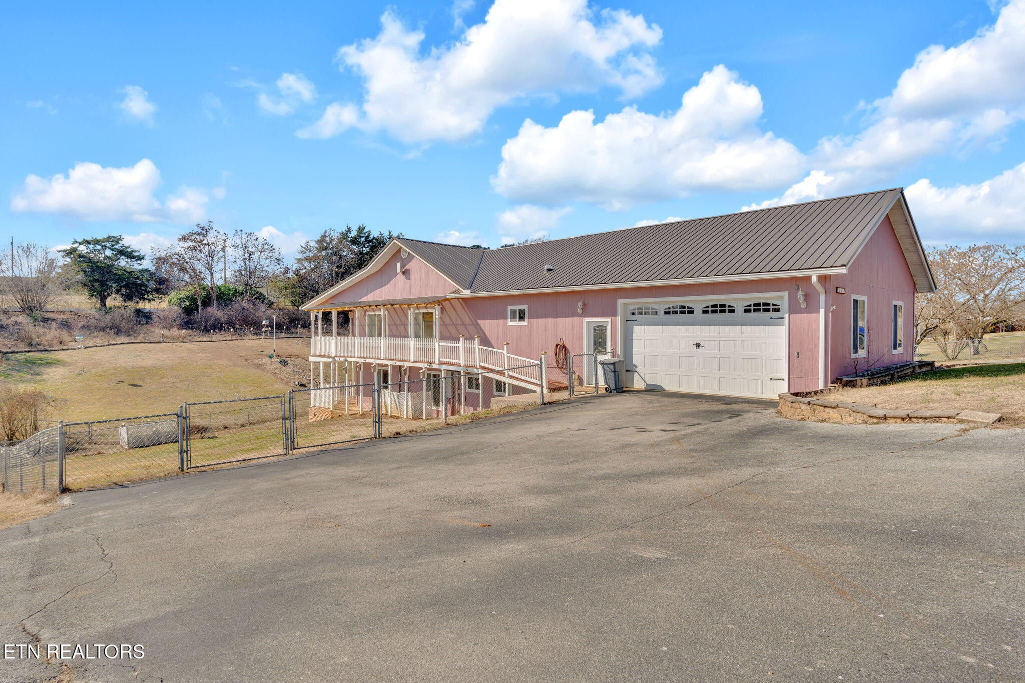 731 Sam Martin Road Dandridge, TN 37725 - Photo 4 of 60 Gallery Image 4
