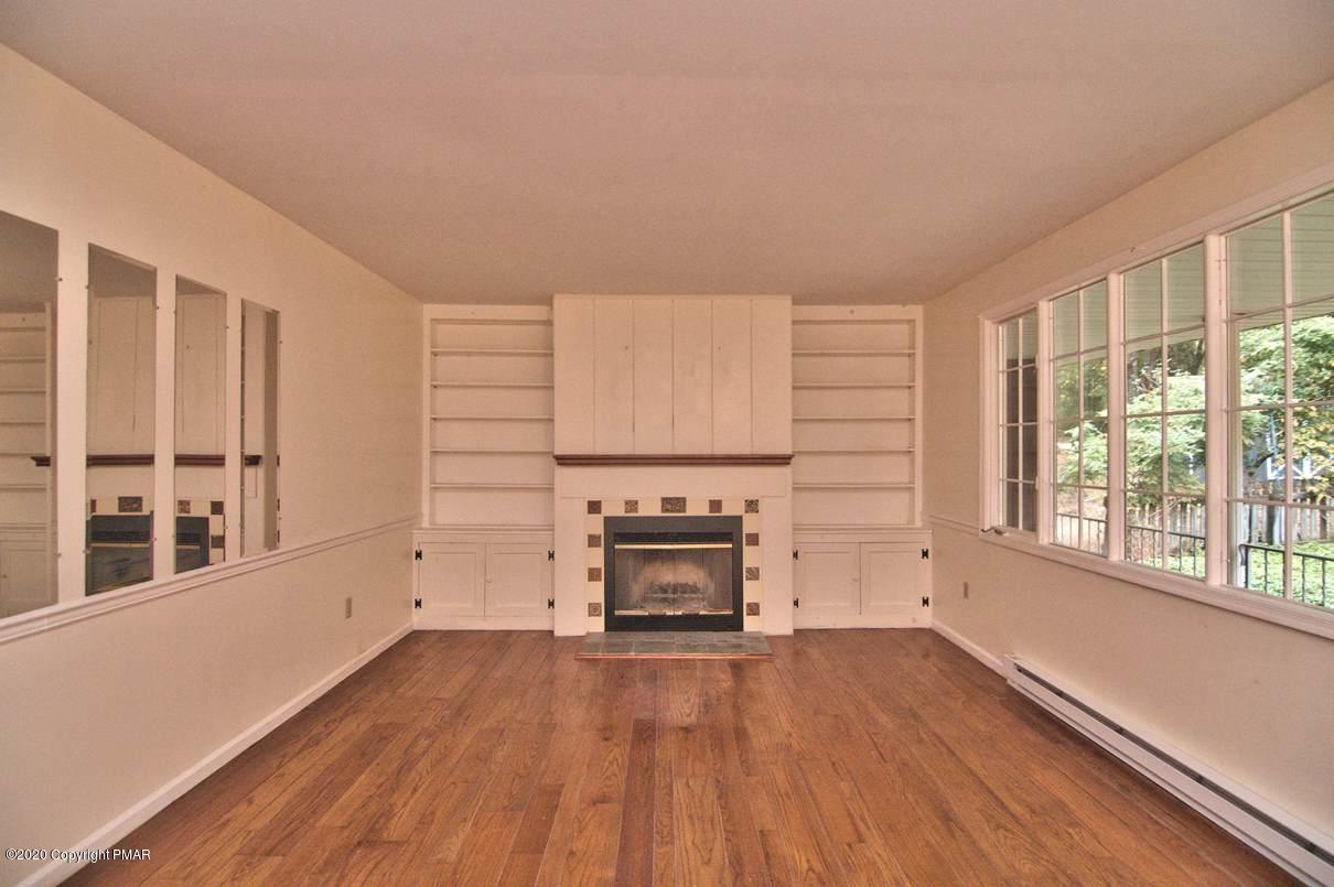 5557 Birch Road Canadensis, PA 18325 - Photo 7 of 54 Living room