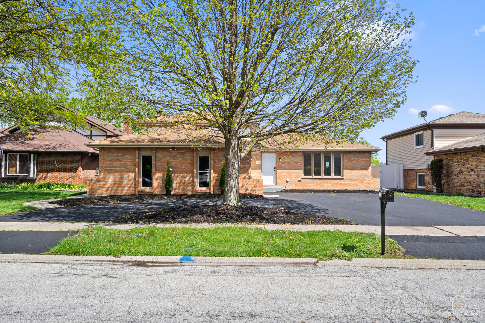 3312 192nd Place Lansing, IL 60438 - Photo 4 of 44
