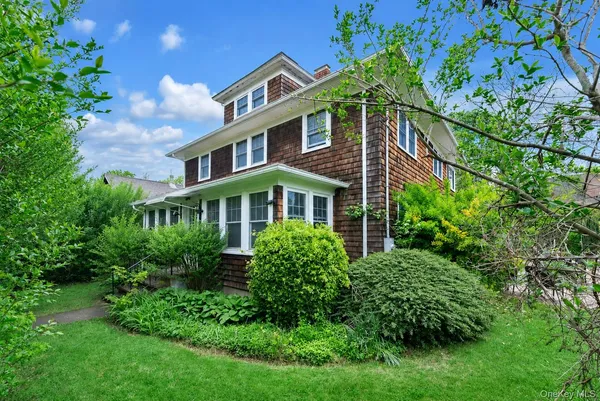 $1,899,000 | 1025 9th Street, Greenport, NY 11944