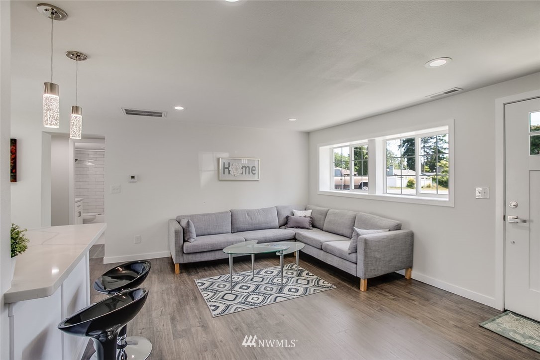3930 Northeast 6th Place Renton, WA 98056 - Photo 11 of 25
