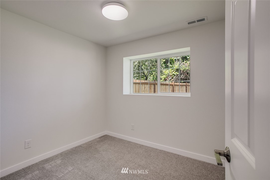 3930 Northeast 6th Place Renton, WA 98056 - Photo 15 of 25