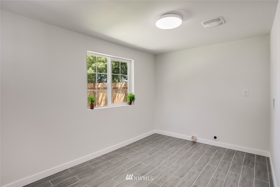 3930 Northeast 6th Place Renton, WA 98056 - Photo 19 of 25