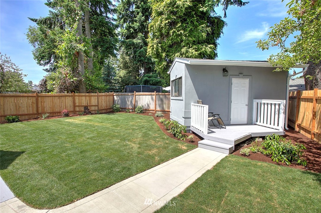 3930 Northeast 6th Place Renton, WA 98056 - Photo 22 of 25