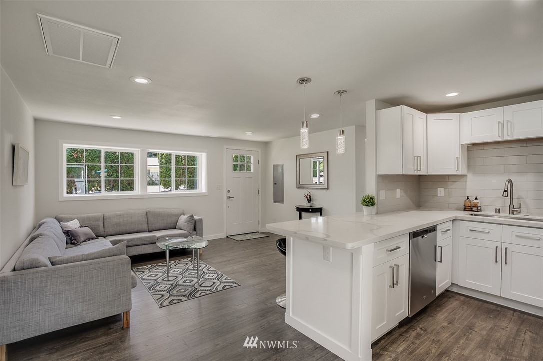 3930 Northeast 6th Place Renton, WA 98056 - Photo 4 of 25