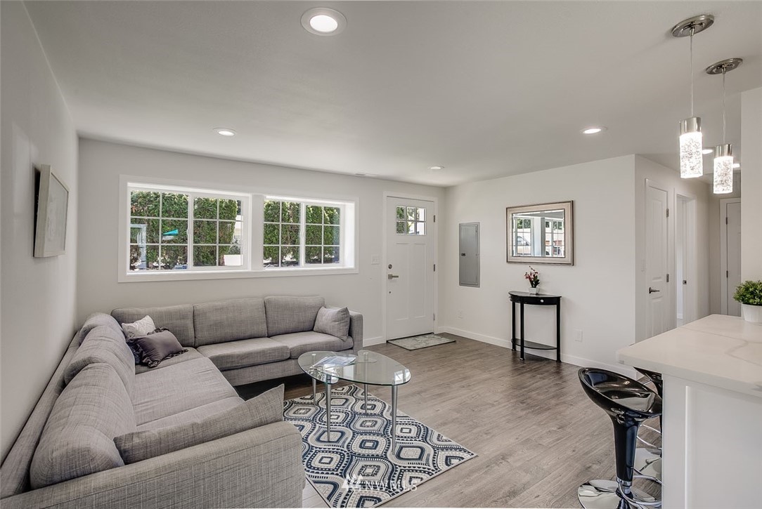 3930 Northeast 6th Place Renton, WA 98056 - Photo 5 of 25
