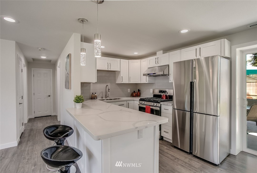 3930 Northeast 6th Place Renton, WA 98056 - Photo 6 of 25