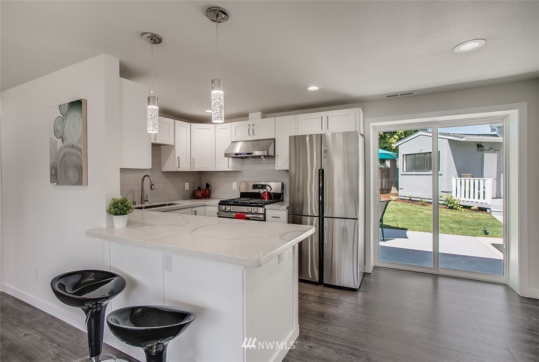 3930 Northeast 6th Place Renton, WA 98056 - Photo 7 of 25