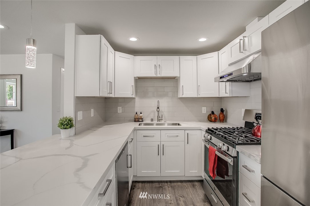 3930 Northeast 6th Place Renton, WA 98056 - Photo 8 of 25