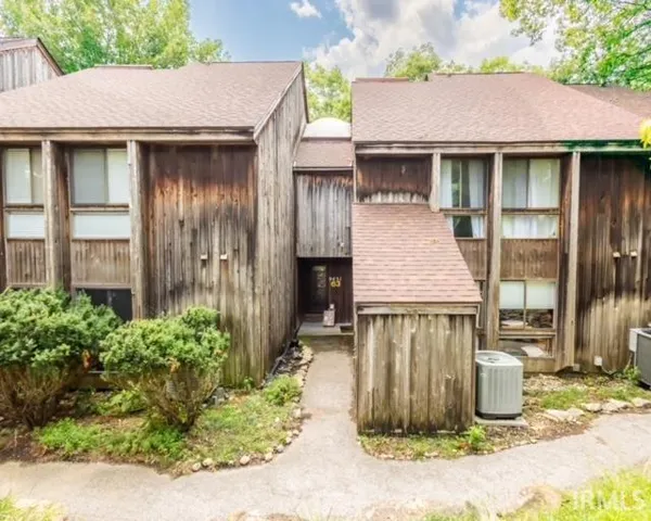 $259,900 | 9451 South Pointe Lasalles Drive, Bloomington, IN 47401