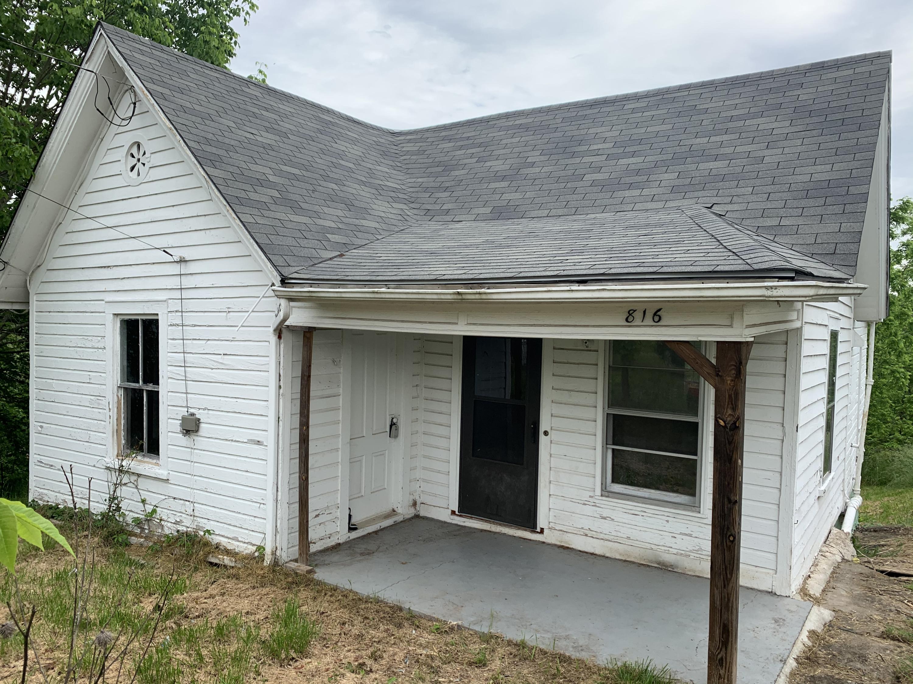 816 Paca Street Pulaski, VA 24301 - Photo 1 of 16 Front View
