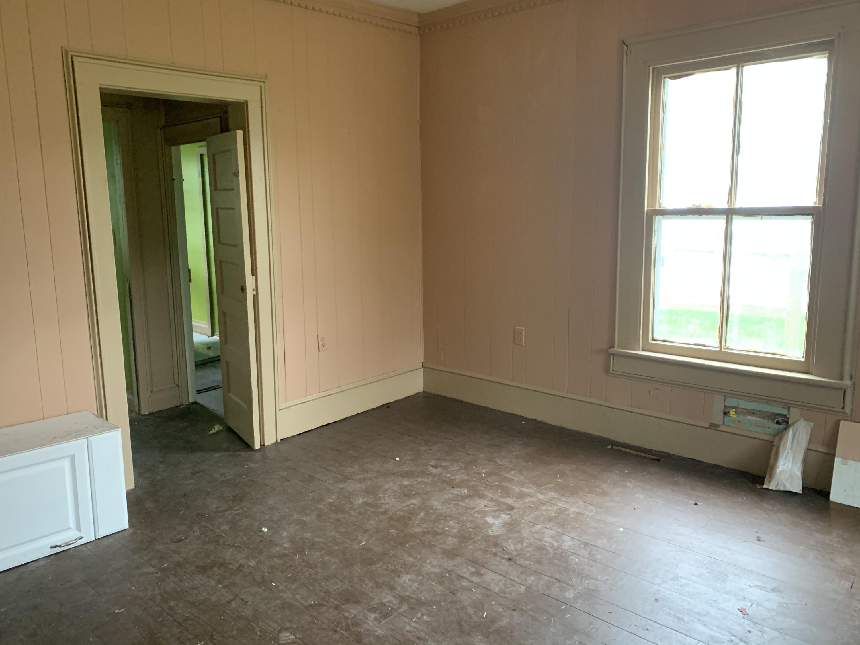 816 Paca Street Pulaski, VA 24301 - Photo 3 of 16 IMG_6668