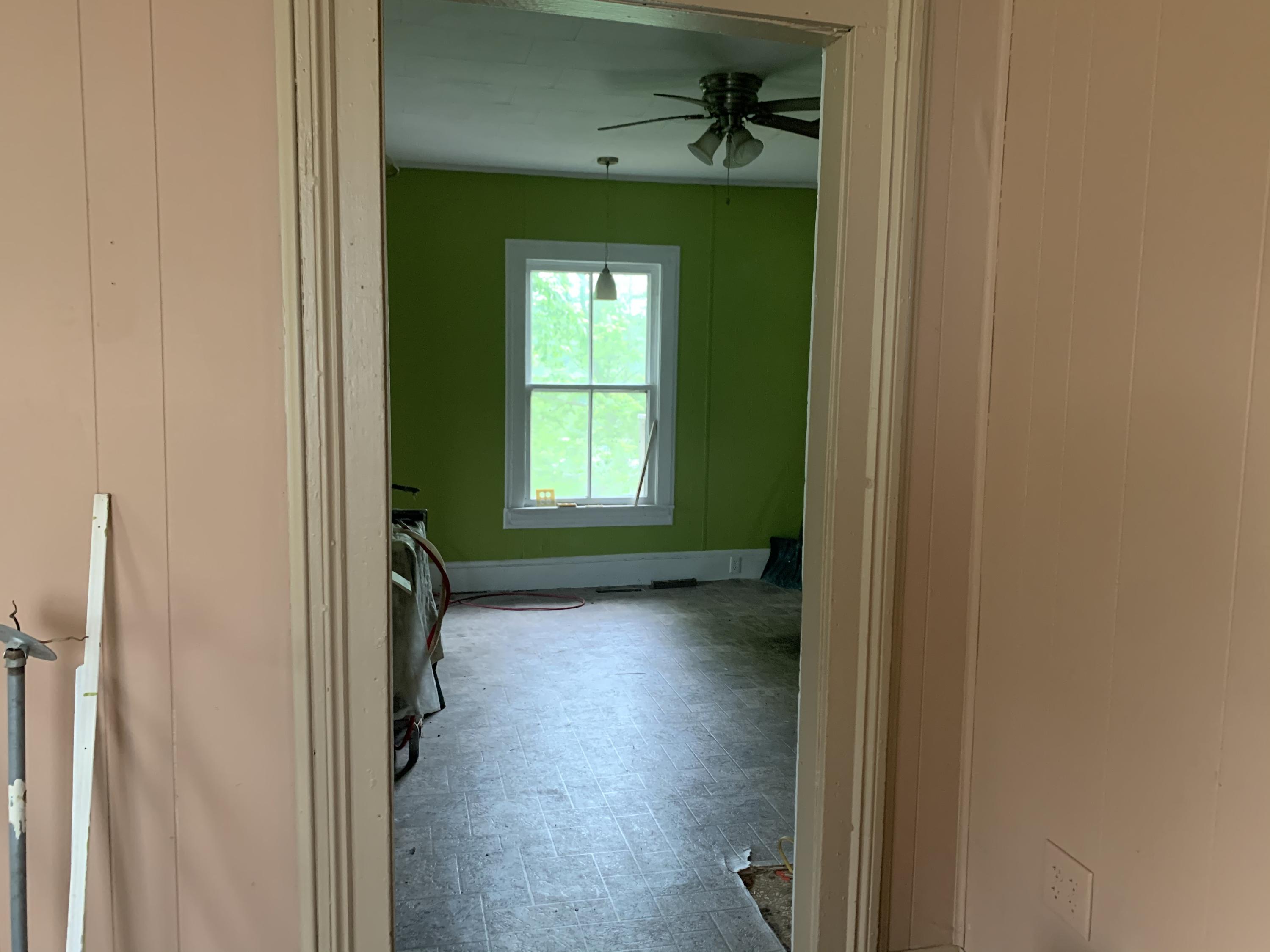 816 Paca Street Pulaski, VA 24301 - Photo 4 of 16 IMG_6673