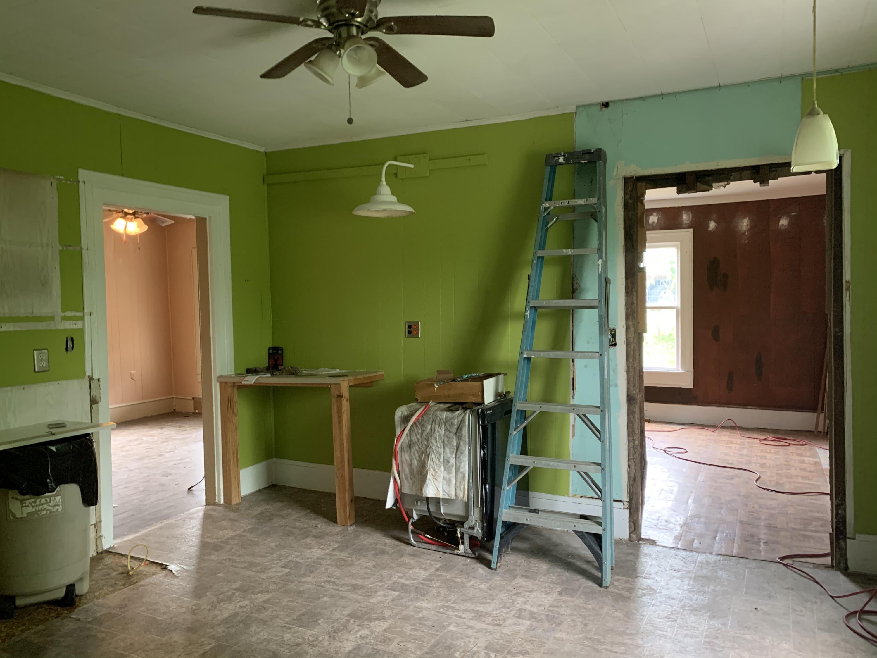 816 Paca Street Pulaski, VA 24301 - Photo 5 of 16 IMG_6667