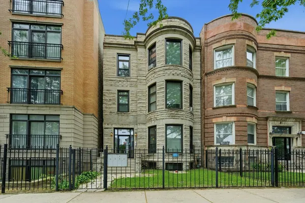 $895,000 | 4030 South Indiana Avenue, Chicago, IL 60653