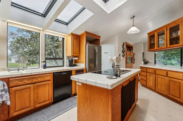 $849,900 | 4216 Corona Way, Sacramento, CA 95864