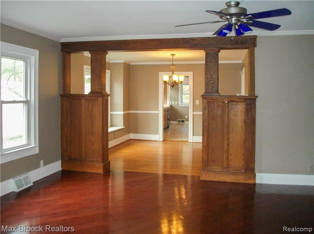 1602 Inverness Street Sylvan Lake, MI 48320 - Photo 11 of 34
