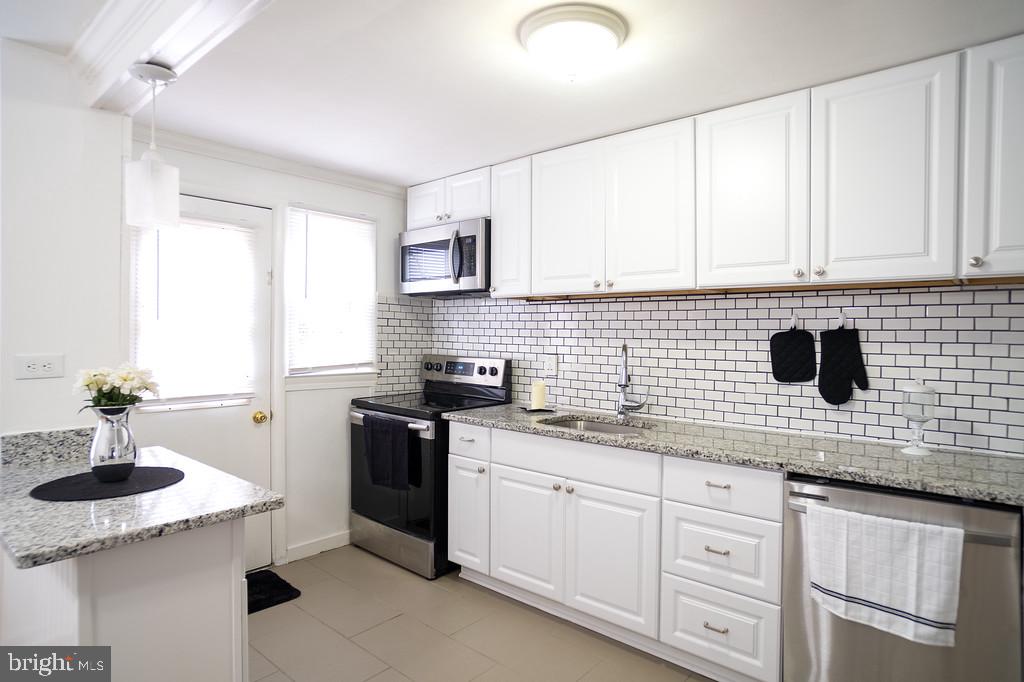 3704 Greenvale Road Baltimore, MD 21229 - Photo 16 of 17 Kitchen