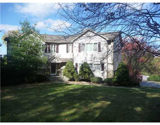 701 Pinoak Road Mt. Lebanon, PA 15243 - Photo 1 of 11 Exterior Front.