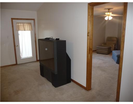701 Pinoak Road Mt. Lebanon, PA 15243 - Photo 6 of 11 Executive Office/Suite. suite/office could also work as a smaller bedroom that is attached to the master bedroom.