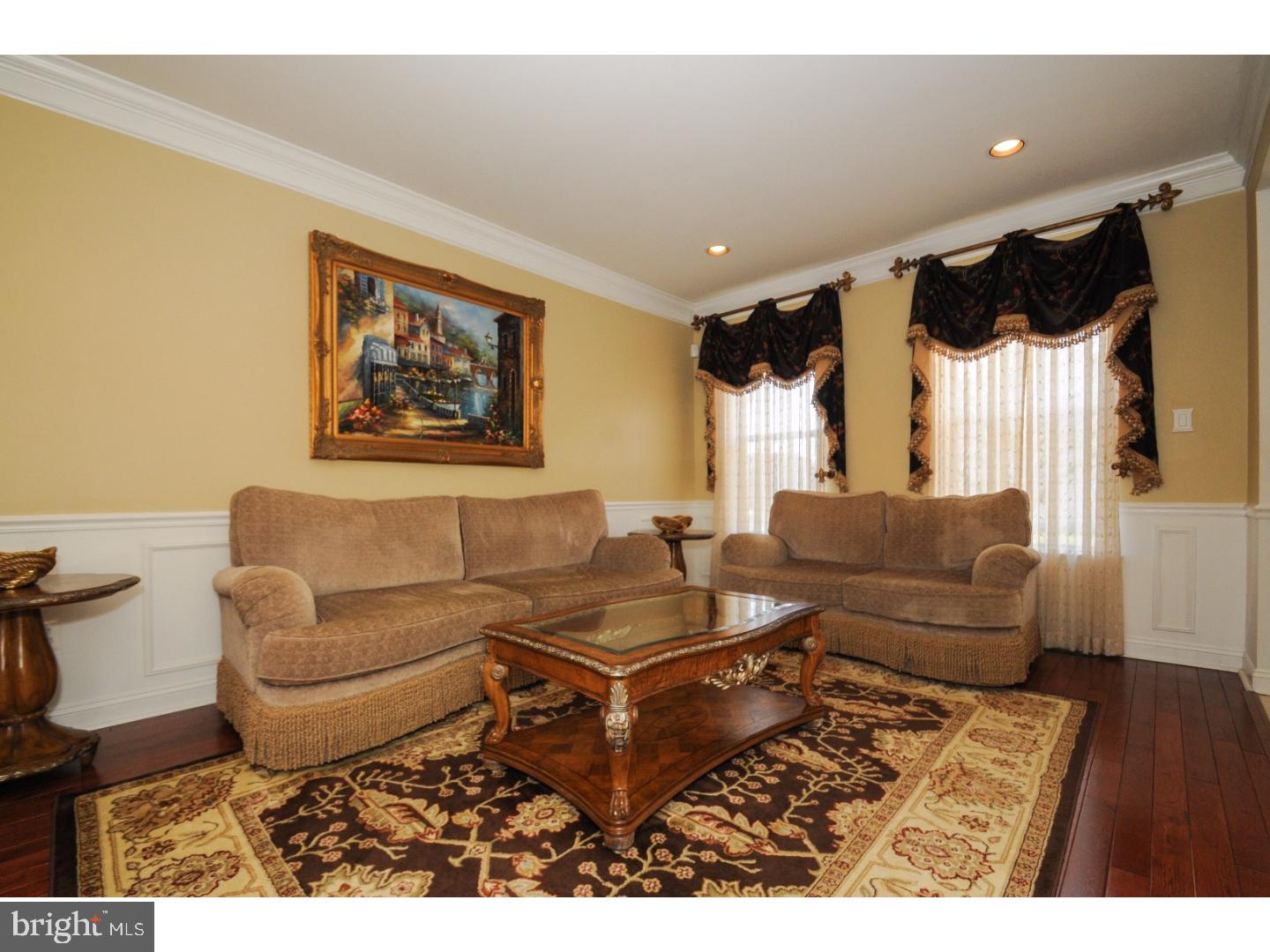 5 Stratton Lane Sewell, NJ 08080 - Photo 9 of 24 Living Room