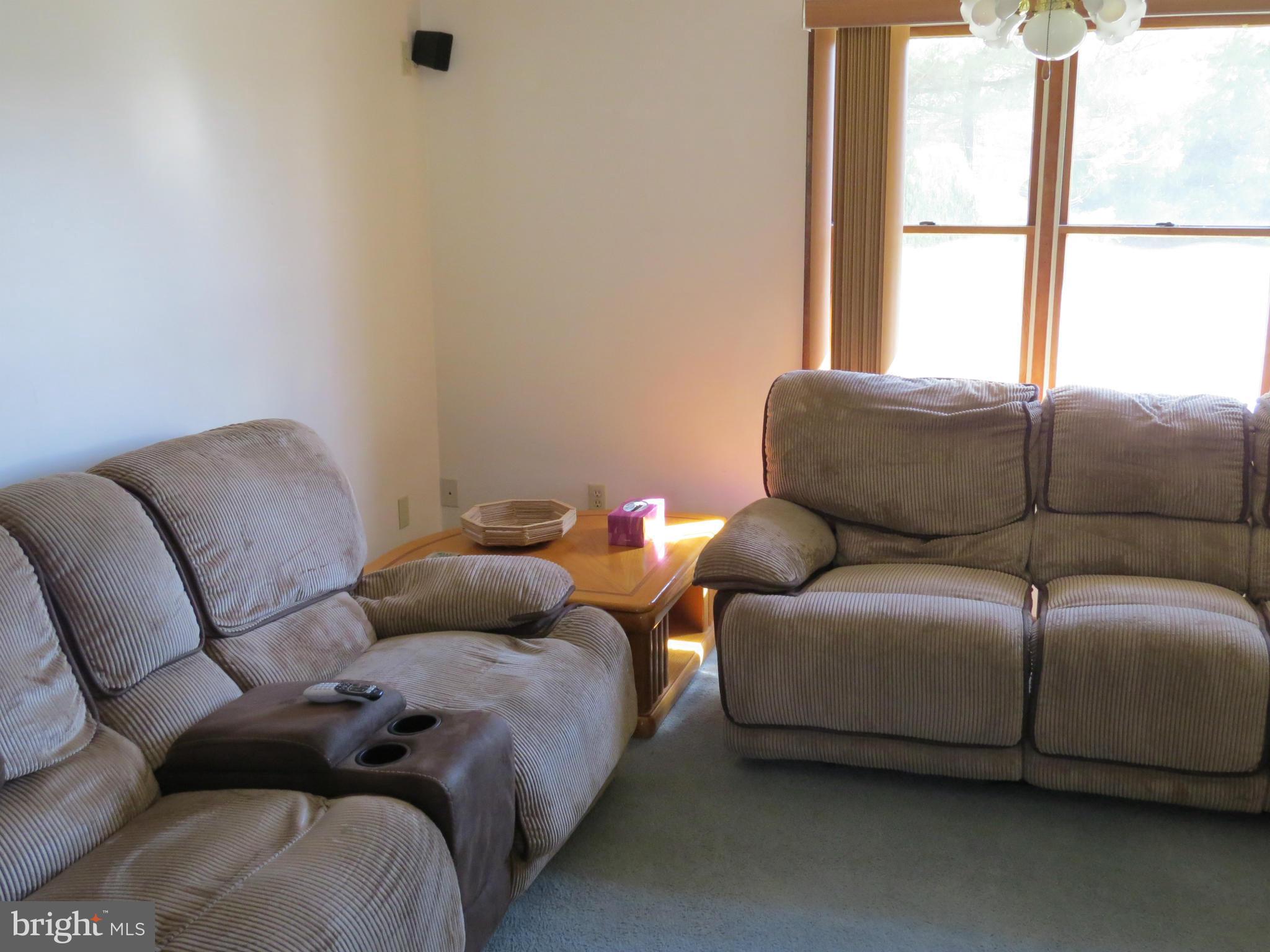 4950 Roller Road Manchester, MD 21102 - Photo 6 of 30 Living Room