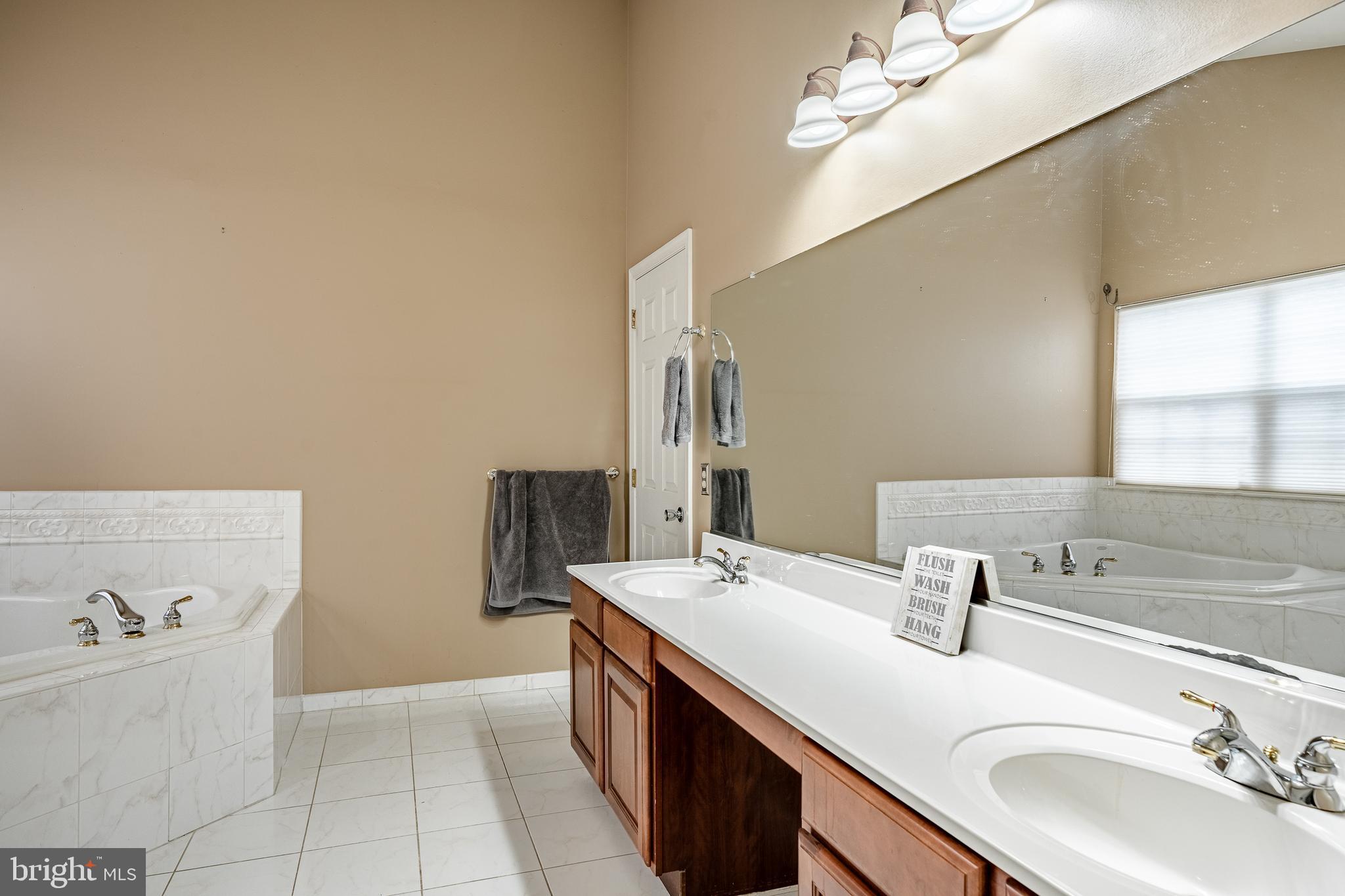 400 Indian Run Road Avondale, PA 19311 - Photo 26 of 56 Primary Bathroom