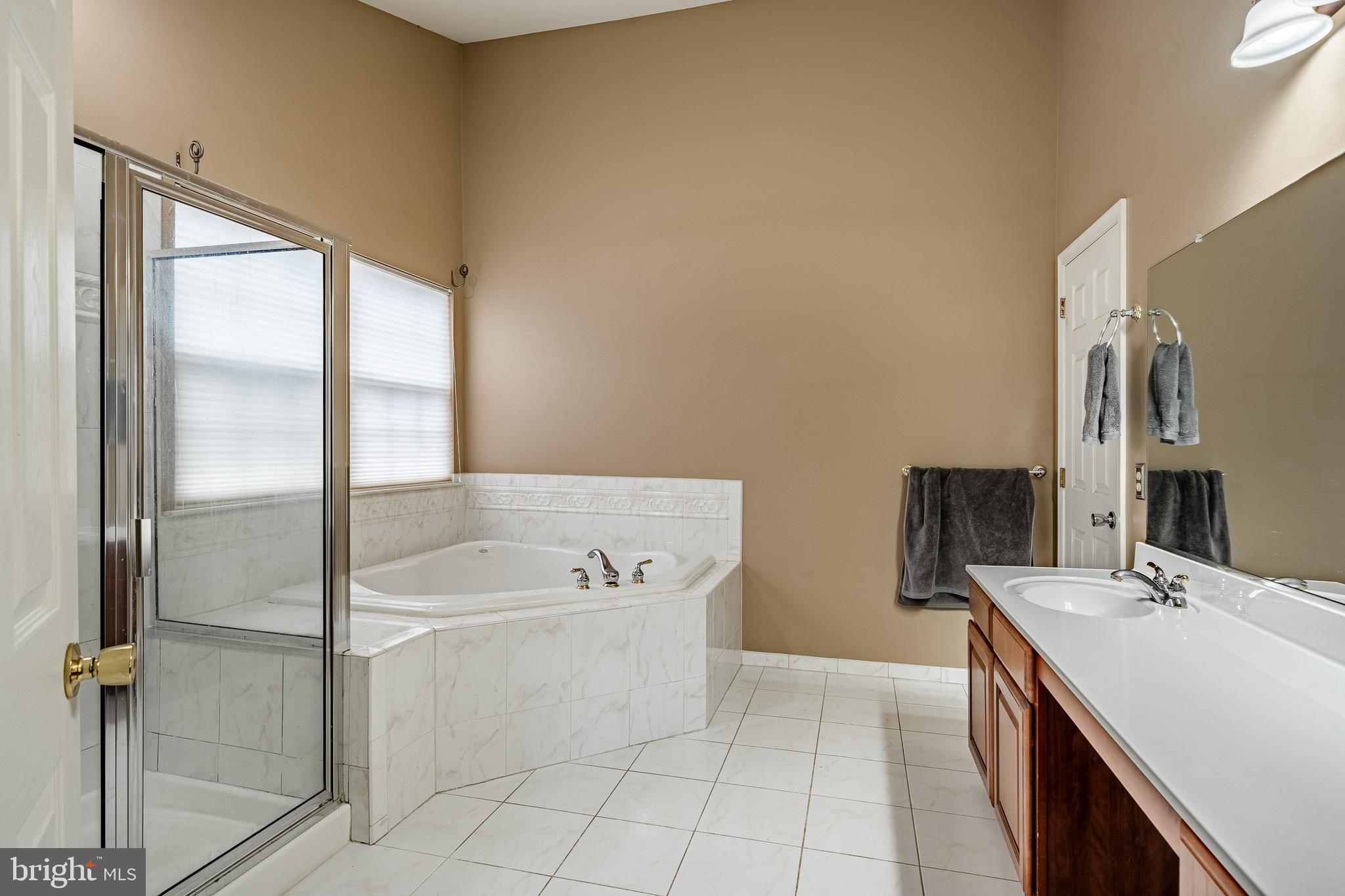 400 Indian Run Road Avondale, PA 19311 - Photo 27 of 56 Primary Bathroom