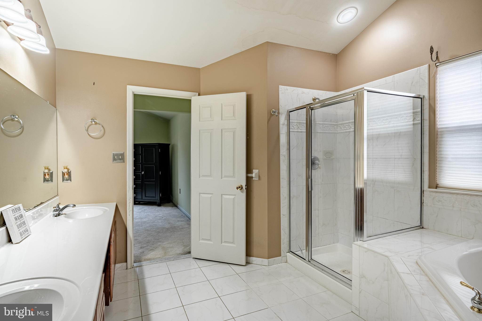 400 Indian Run Road Avondale, PA 19311 - Photo 28 of 56 Primary Bathroom
