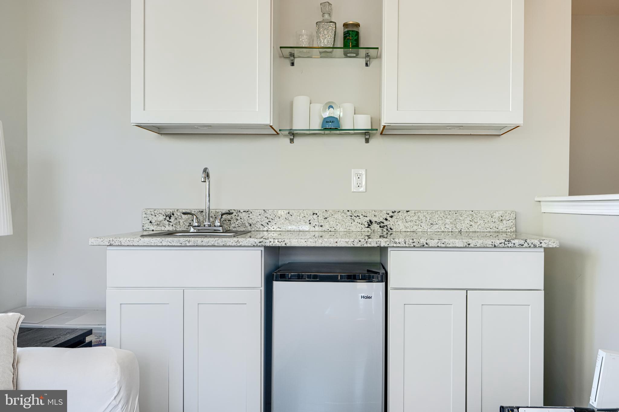 1313 Benjamin Street Baltimore, MD 21230 - Photo 35 of 56 wet bar on 4th levle