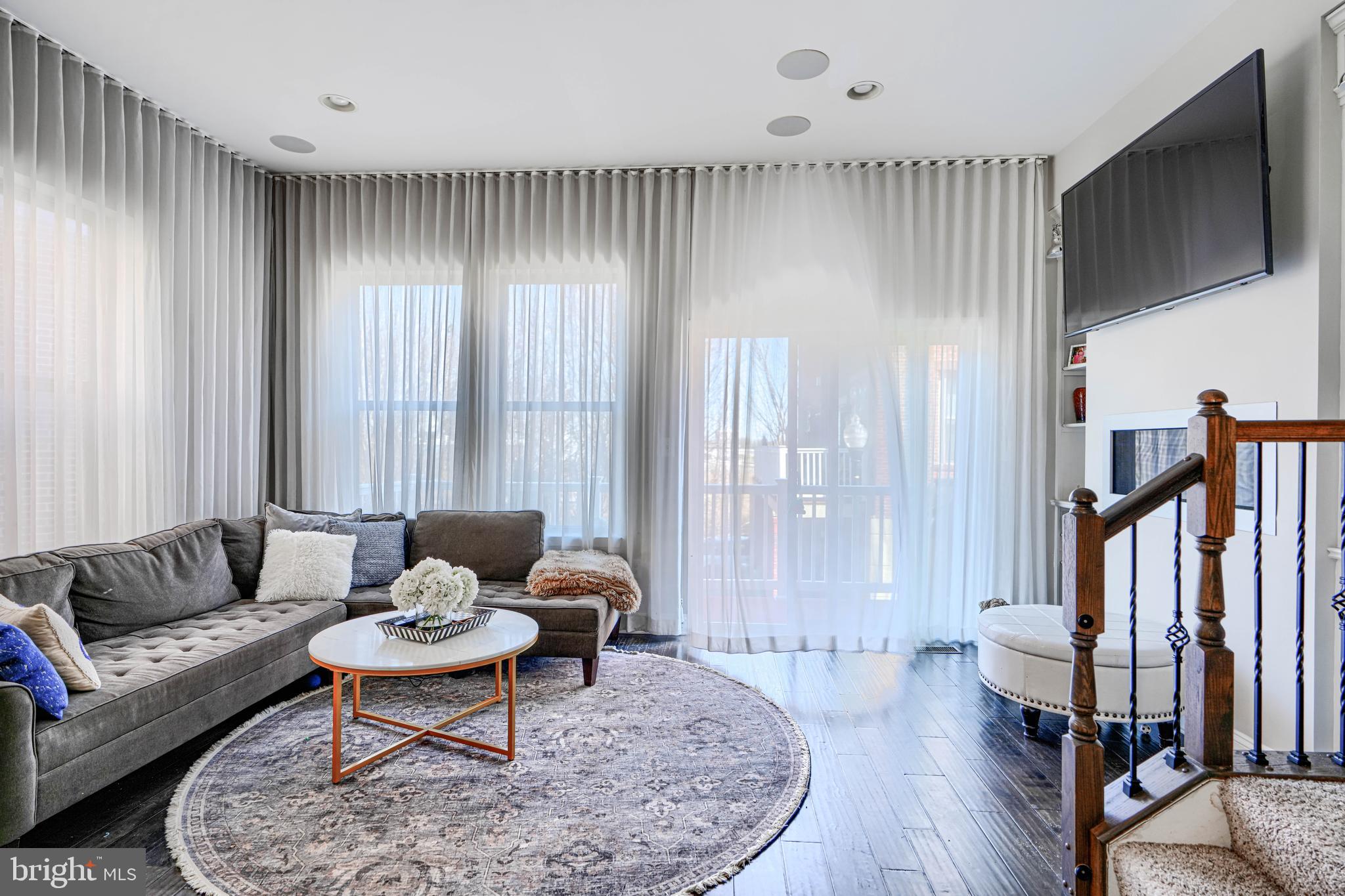 1313 Benjamin Street Baltimore, MD 21230 - Photo 9 of 56 Curtains float in the wind