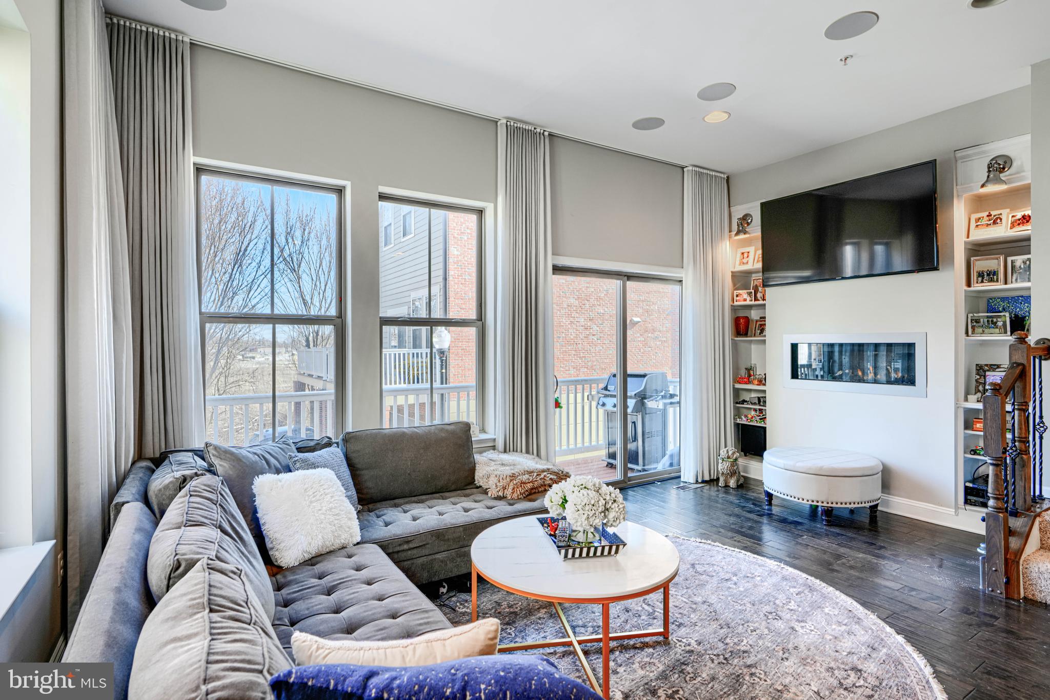 1313 Benjamin Street Baltimore, MD 21230 - Photo 10 of 56 GAS fireplace