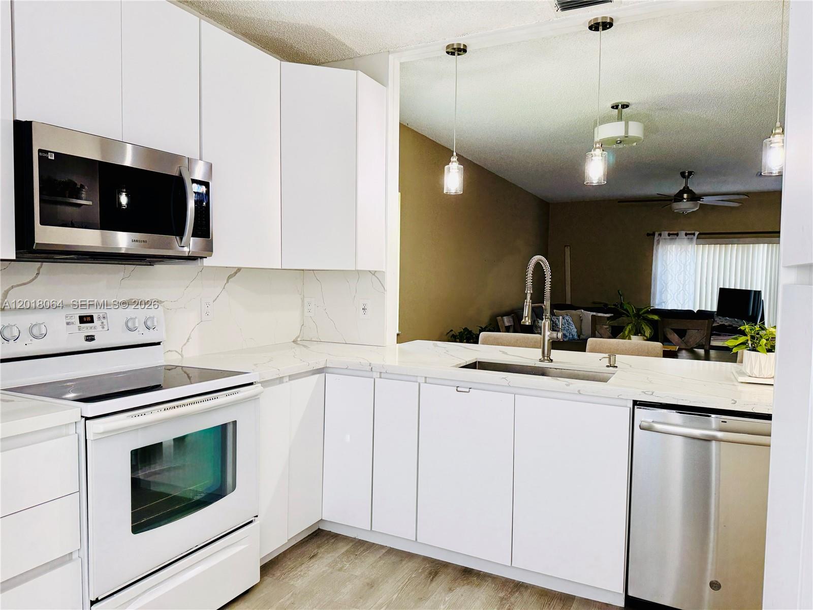 16213 Emerald Cove Road Weston, FL 33331 - Photo 2 of 27