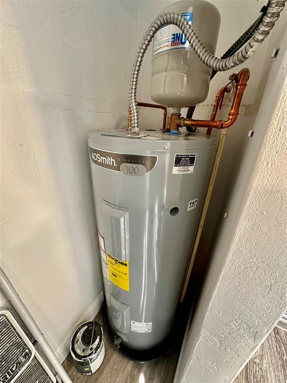 2431 Canadian Way, Unit 37 Clearwater, FL 33763 - Photo 13 of 46 a view of living room with furniture